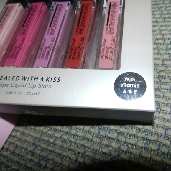 🆕 MANNA KADAR Sealed With A Kiss 5pc Set Lip locked Lip Stain 🆕⌚📦🏃💨🚚 - Picture 9 of 15